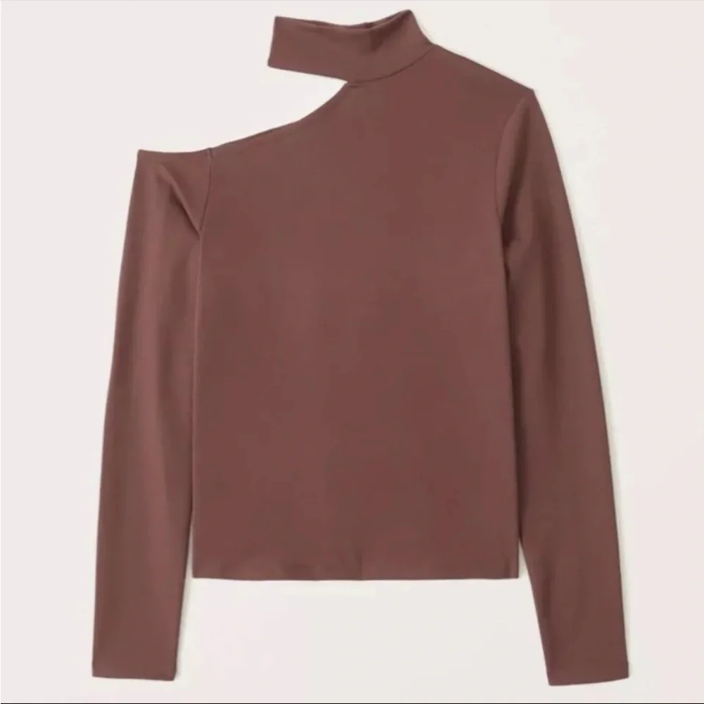 EUC Abercrombie & Fitch Long-Sleeve Seamless Fabric Asymmetrical Cutout Top -S - Picture 1 of 7